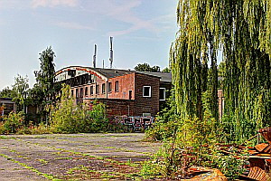 Hangar des alten Flugplatzes Eschborn: Flugplatzruine aus dem 2. Weltkrieg