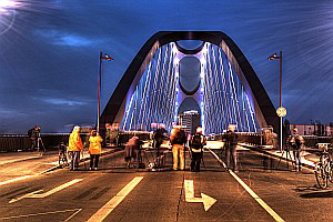 Luminale 2014: Neueröffnung der Osthafenbrücke