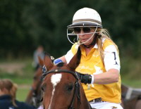 Polospielerin whrend des Polo-Goldcups in Frankfurt 2013