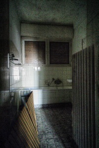 Badezimmer im Erdgeschoss eines Lost Places