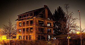 Lost Place bei Nacht: Rohbau in Eschborn