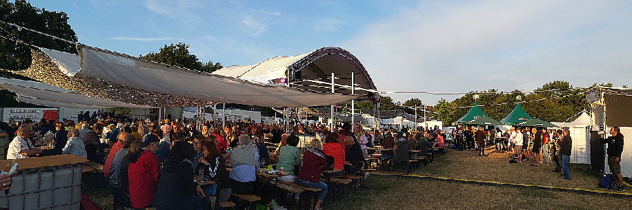 Zuschauer auf dem STOFFEL-Festivalgelände in Frankfurt 2019