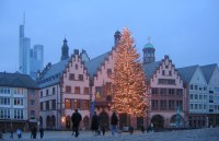 Weihnachtsbaum vor dem Frankfurter Römer