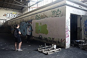 Sprayer im großen Hangar des Flugplatzes Eschborn