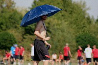Regenschirm als Sonnenschutz