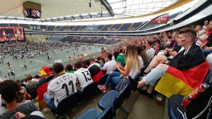 Fussball-WM 2018: Zuschauer in der Commerzbank-Arena Frankfurt
