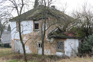 Reichenbachweg 25b im Dezember 2015: Lost Place mit eingestrztem Dachstuhl