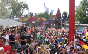 Mainufer Frankfurt: Public Viewing WM 2006